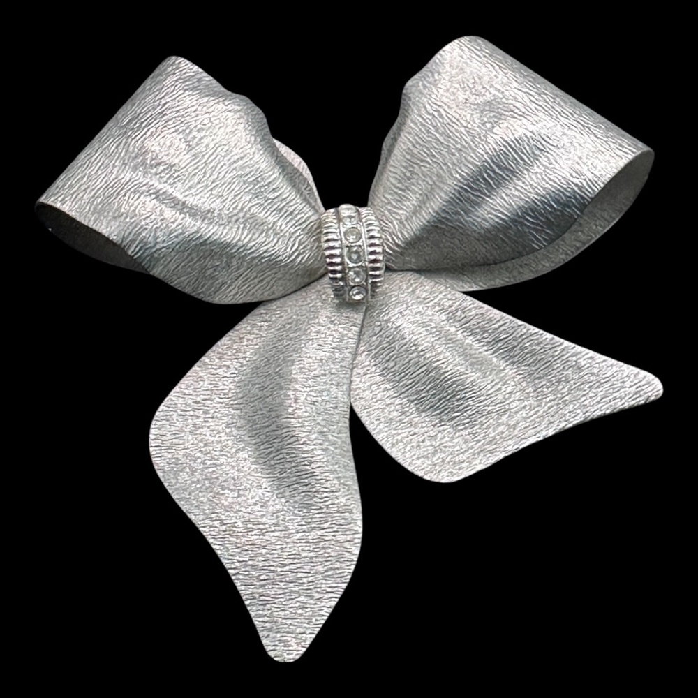 Matte Silver Tone '50s Textured Bow Metal Brooch With Faceted Crystals on Detail